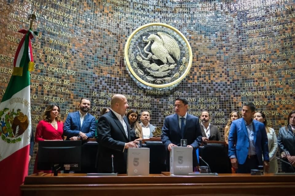 Quinto Informe de Gobierno de Enrique Alfar en el Congreso de Jalisco.