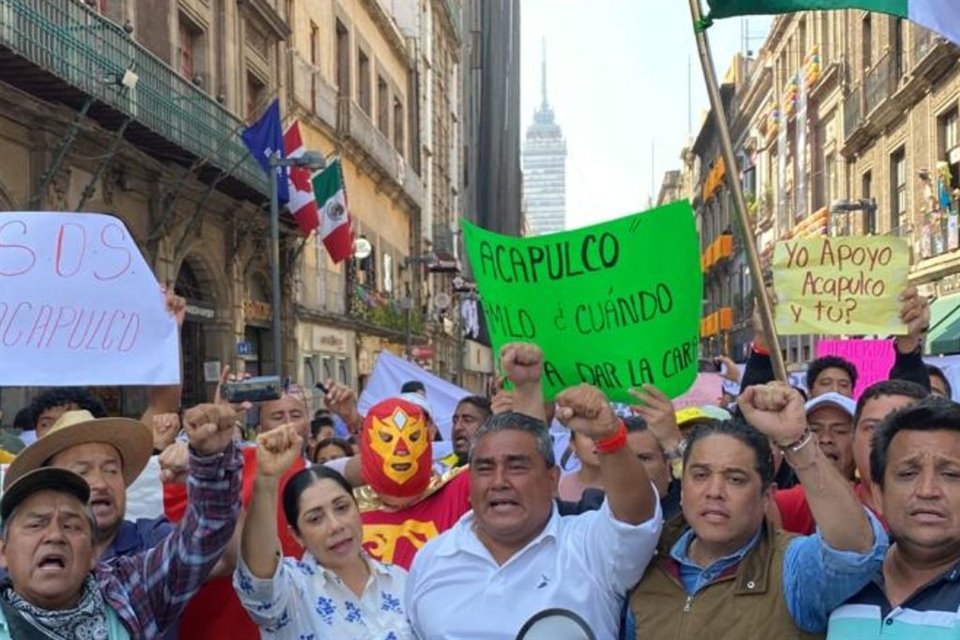 En demanda de fondo de 300 mmdp, caravana por Acapulco arribó a CDMX, pero ante trabas dejó de lado el plan de llegar a Palacio Nacional.