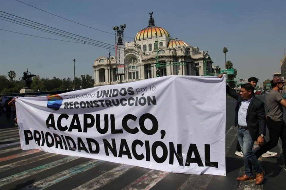 En demanda de fondo de 300 mmdp, caravana por Acapulco arribó a CDMX, pero ante trabas dejó de lado el plan de llegar a Palacio Nacional.