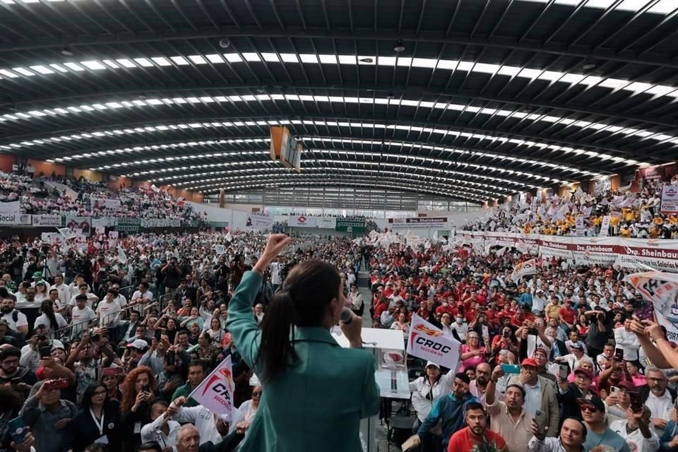 La llamada Mesa de Diálogo Sindical, encabezada por Sheinbaum, se llevó a cabo en la Sala de Armas de la Ciudad Deportiva.