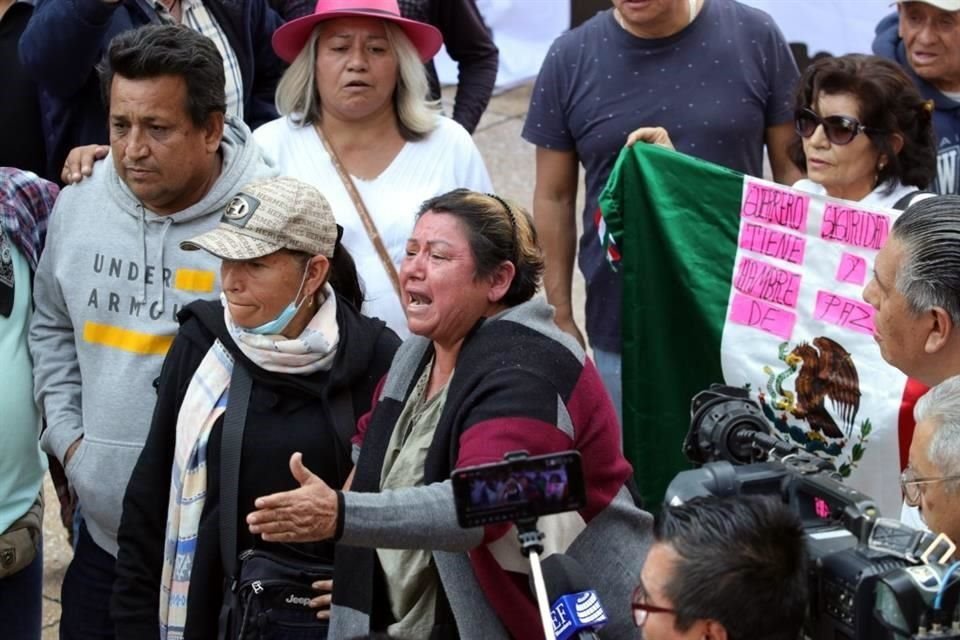 Diputados de Morena no atendieron a la comisión de damnificados de Acapulco que llegó a San Lázaro para pedir fondo de 300 mmdp.