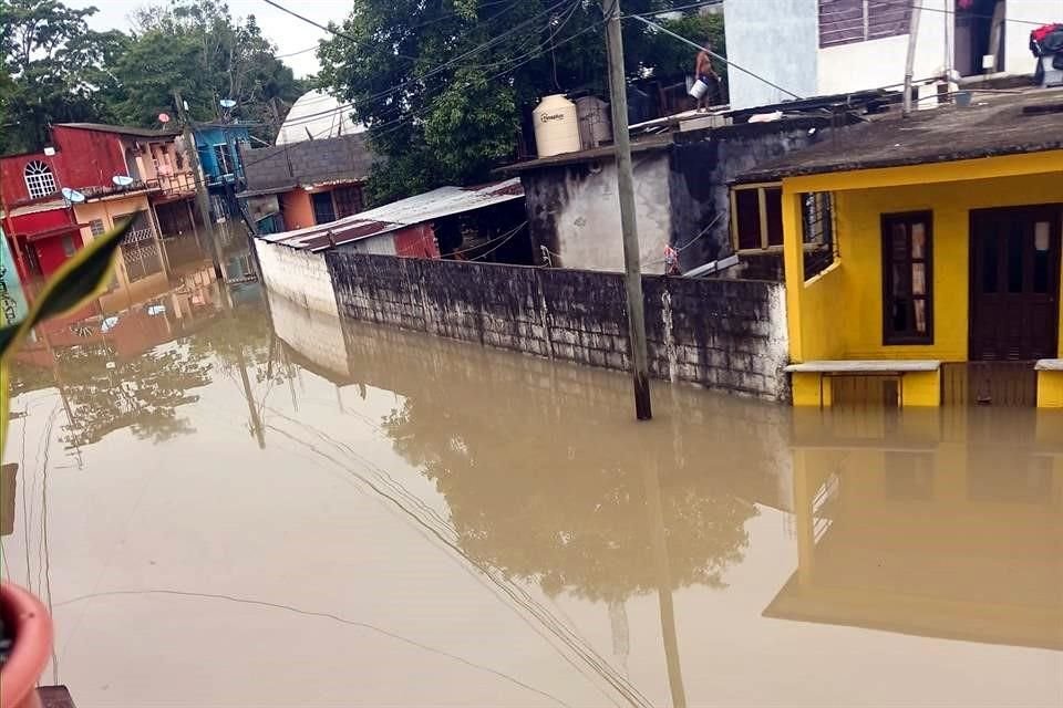 Imágenes de los daños causados en Tacotalpa, donde el agua alcanzó el metro de altura.