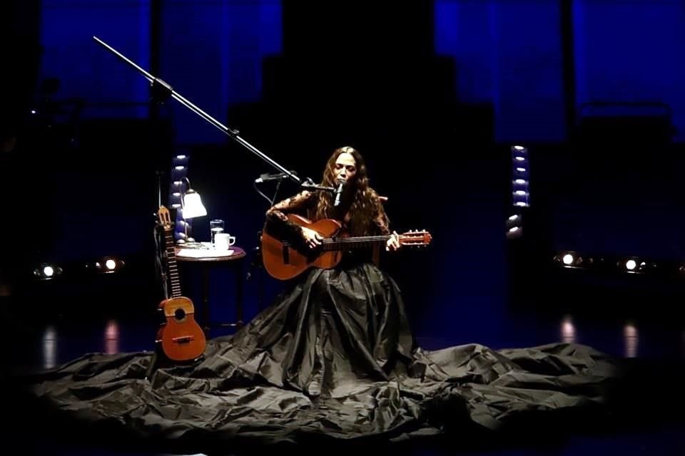 El tour 'De Todas las Flores' de Lafourcade impregnó cada centímetro del Auditorio Nacional.