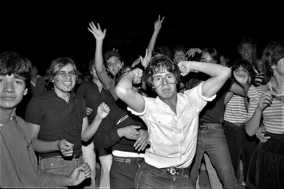 Imagen de la serie 'Las noches del reventón', tomada en los años 80, cuando Armando Cristeto documentaba tocadas barriales. 