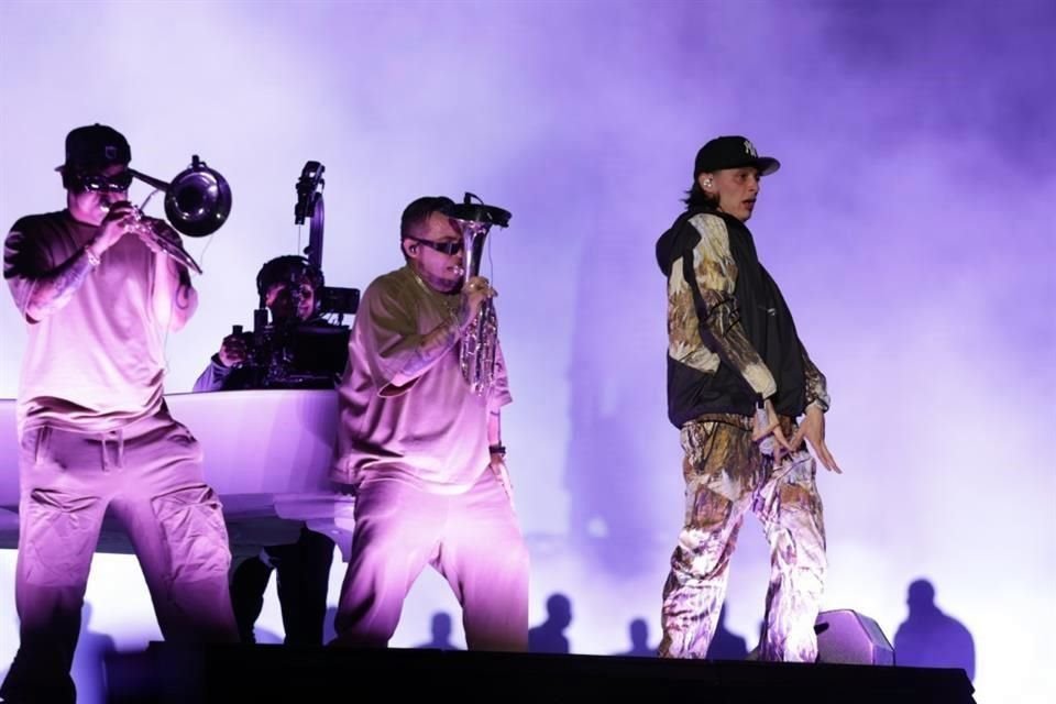 Peso Pluma emocionó a miles de fans que abarrotan su concierto en el estadio de los Sultanes.