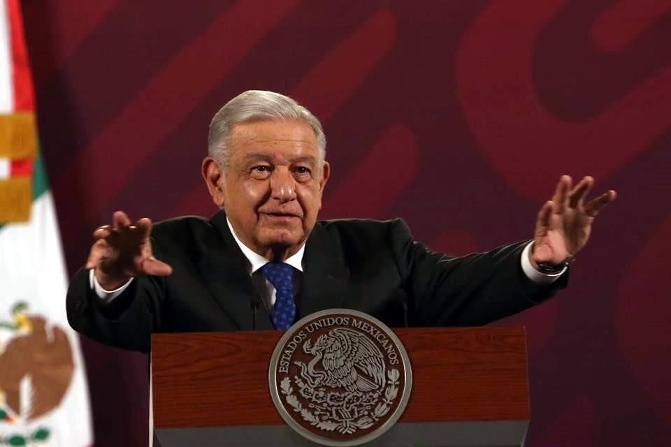 AMLO durante conferencia mañanera en Palacio Nacional.