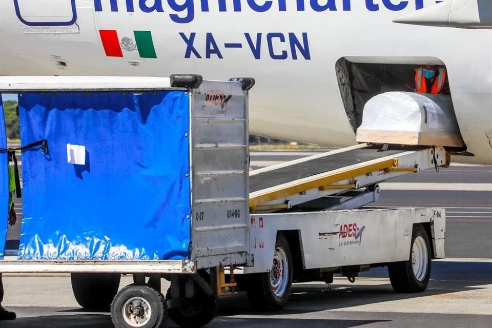 El vuelo que transportó el cuerpo de Victoria Esperanza Salazar Arriaza arribó al Aeropuerto Internacional de El Salvador a las 9:16 horas.