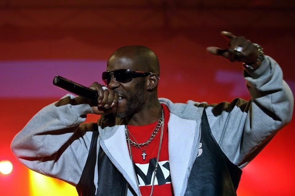 Rapero DMX continúa luchando por su vida, tras ser reportado que tuvo un infarto, mientras recibe mensajes de apoyo.