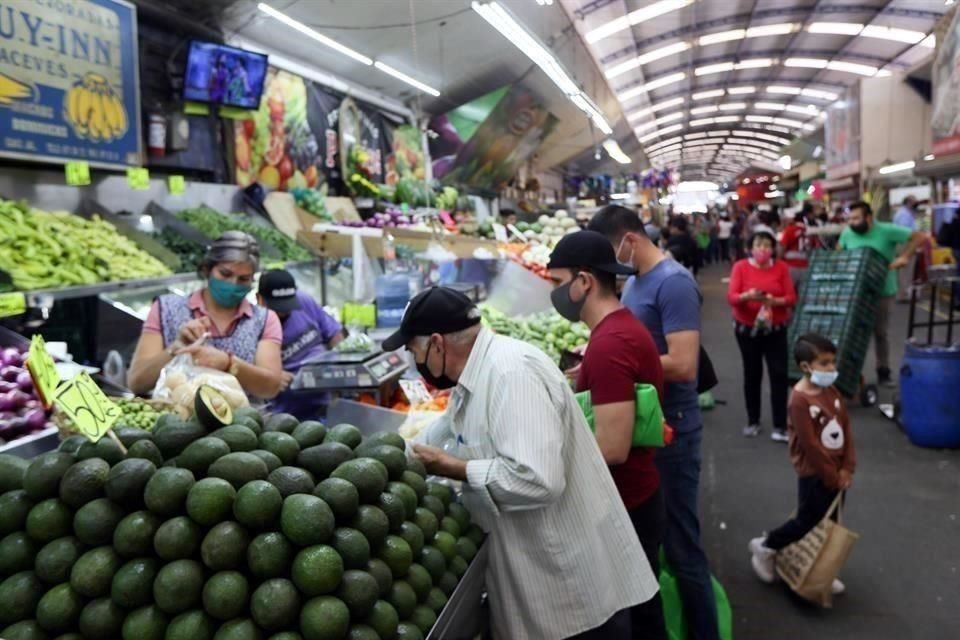 La tasa de inflación esperada por analistas para la primera quincena de febrero está muy lejos de la meta de Banxico de 3 por ciento +/- un punto porcentual.