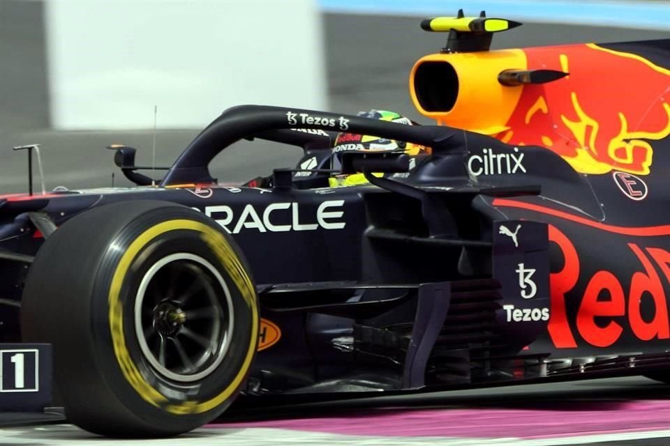 Checo batalla en la pista de Austria.