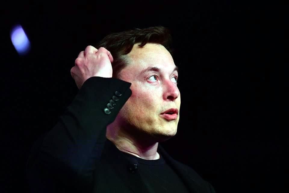 La empresa de Elon Musk busca aprovechar el mercado de llamadas vía satélite que ofrecen conexiones en áreas remotas fuera del alcance de las torres de telefonía móvil.  