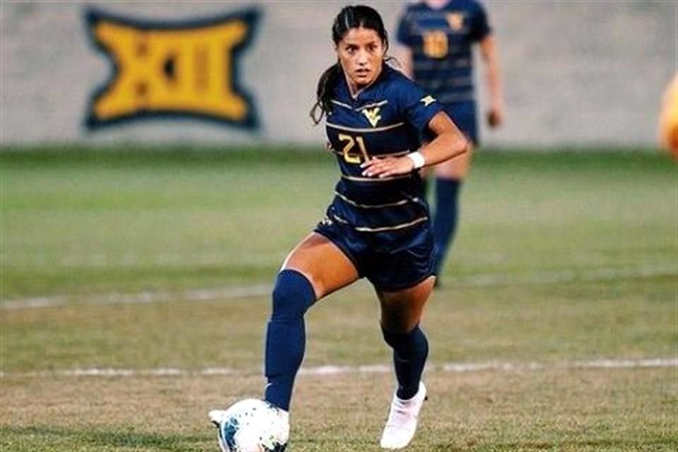 Stefany es la primera futbolista extranjera en ser oficializada en la Liga MX Femenil.