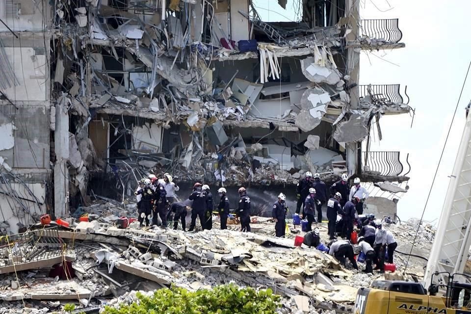 Equipos de rescate han trabajado en el área desde la madrugada del jueves.