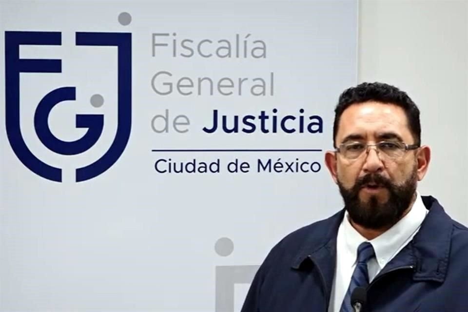 La Ley Orgánica de la FGJ ordena que la persona titular cuente con el título de licenciatura en Derecho. 