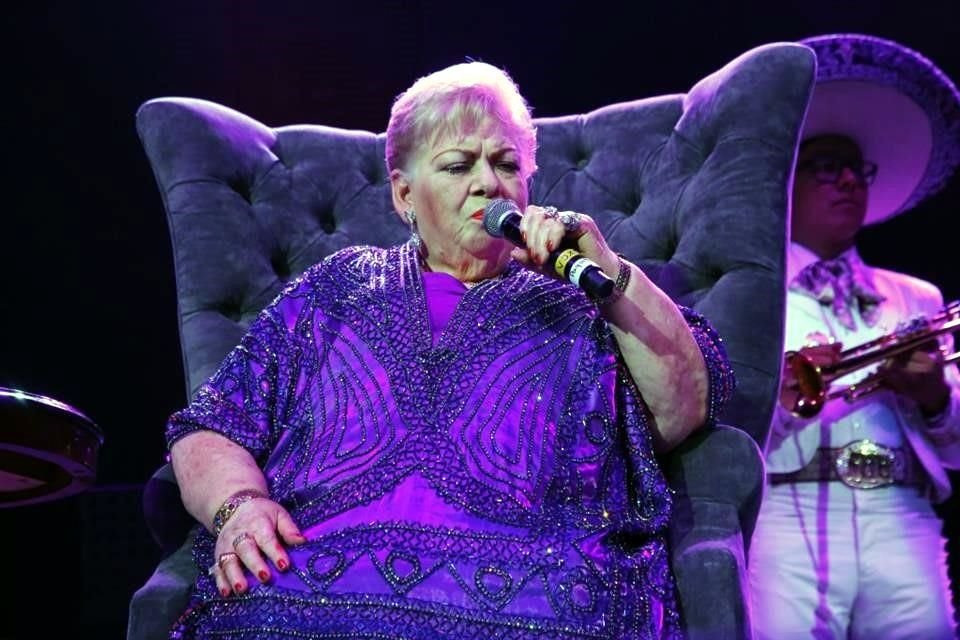 El equipo de Paquita la del Barrio informó que la cantante fue sometida a un procedimiento ocular, por lo que guardará reposo tres semanas.