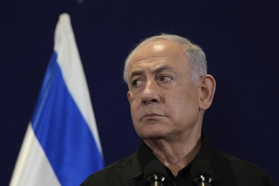 El Primer Ministro israelí Benjamin Netanyahu asiste a una conferencia de prensa con el Canciller alemán Olaf Scholz en Tel Aviv, el 17 de octubre de 2023.