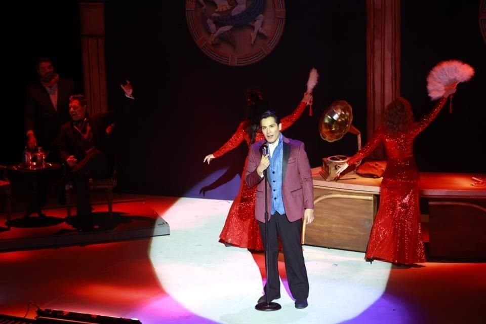 Daniel Mendoza interpreta el rol de José Mojica en la obra 'Solamente una vez', escrita por el ex Gobernador Fernando Canales.
