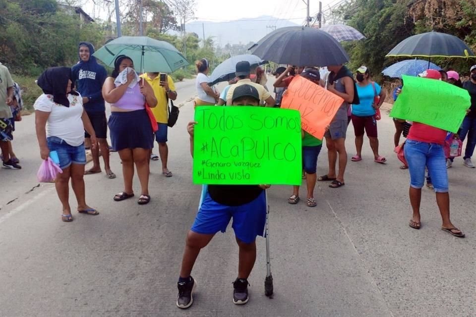 La manifestación sigue activa en la vía Acapulco-Chilpancingo.