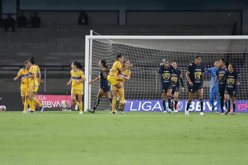 Tigres salió con la ventaja en el Olímpico Universitario.