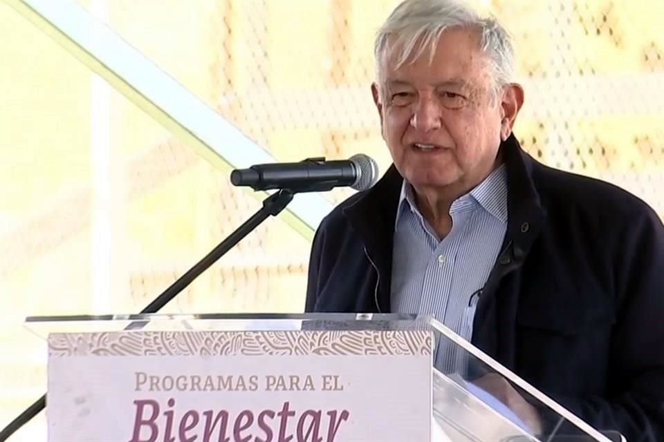 El Presidente López Obrador durante su recorrido en Baja California de Programas para el Bienestar en el Municipio de San Felipe.