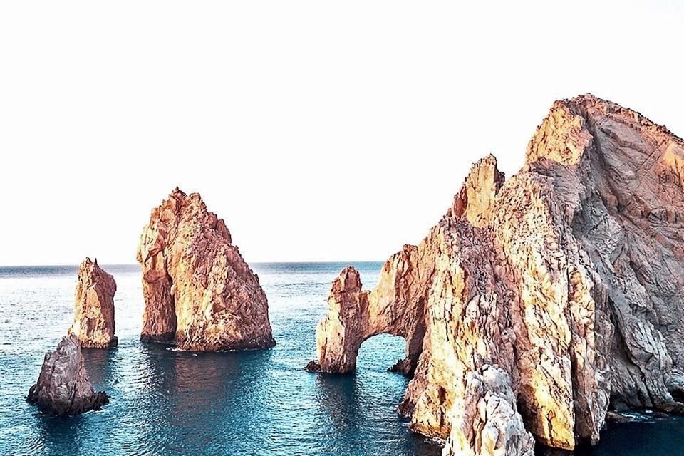 Abrazada por montañas, desierto, el Mar de Cortés y el Océano Pacífico, Baja California Sur es un escenario que atrae a los viajeros.