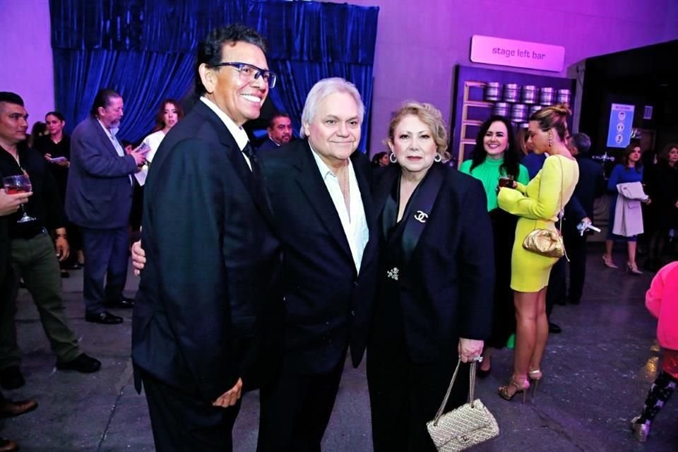 Fernando 'El Toro' Valenzuela saludó al anfitrión.