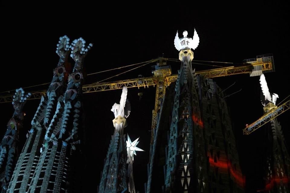 Este domingo se concluyeron las torres de los Evangelistas del templo catalán; sólo resta la dedicada a Jesucristo, que estaría terminada la próxima década.
