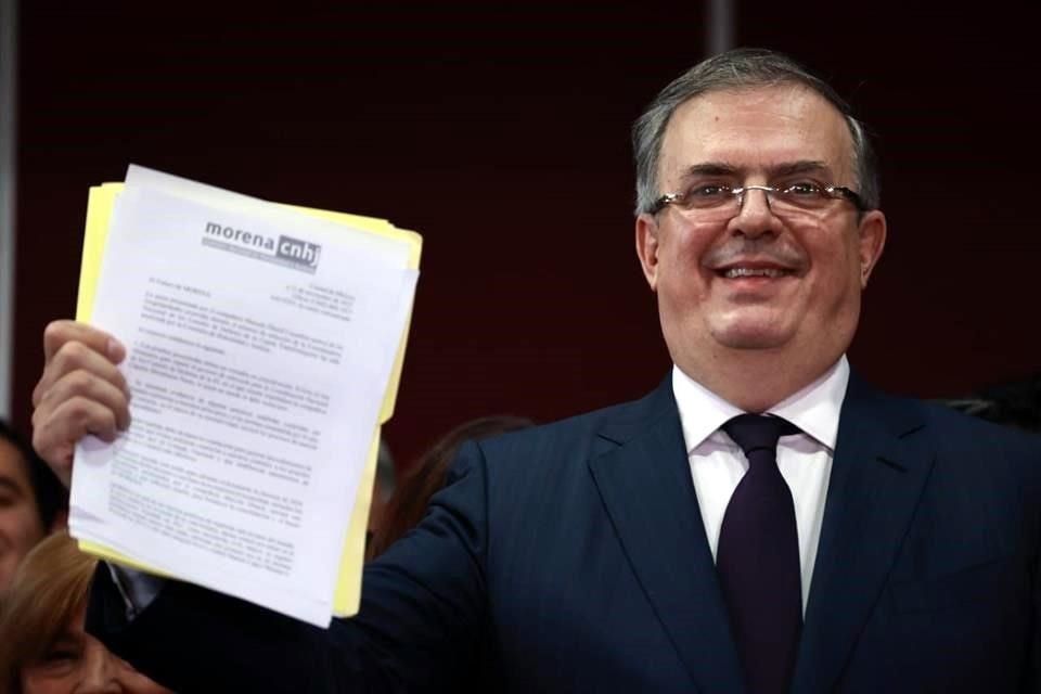 Marcelo Ebrard dijo que se queda en Morena, que milita en 4T y que decisión de indagar irregularidades es inicio de entendimiento con Sheinbaum.