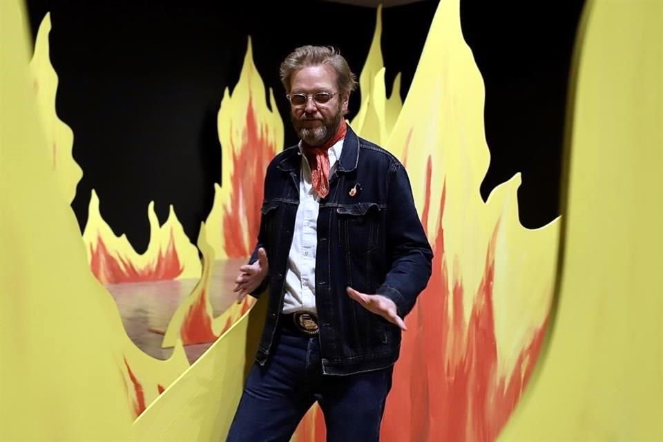 Según el Tamayo, el artista islandés emplea el juego teatral y sus paradojas para examinar el lugar de las emociones.