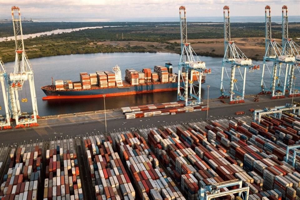 Diana Elena Portilla Romero, directora ejecutiva de Planeación Estratégica Marítimo-Portuaria de la Secretaría de Marina, expuso la necesidad de implementar medidas para reducir gases de efecto invernadero. 