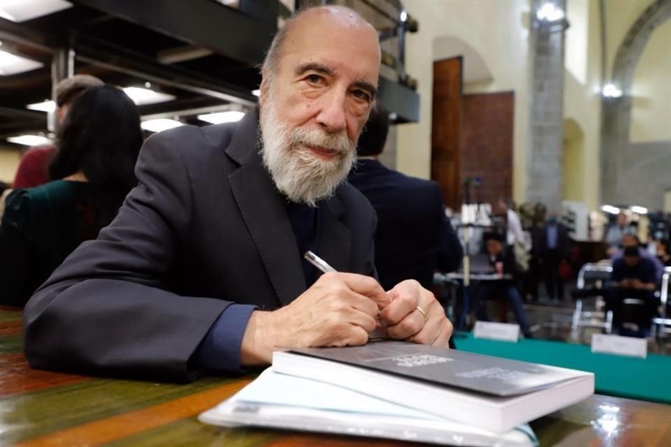 Raúl Zurita recibió el Reconocimiento a la Excelencia en Letras de Humanidad, otorgado por la Cámara de Diputados a través del Espacio Cultural San Lázaro.