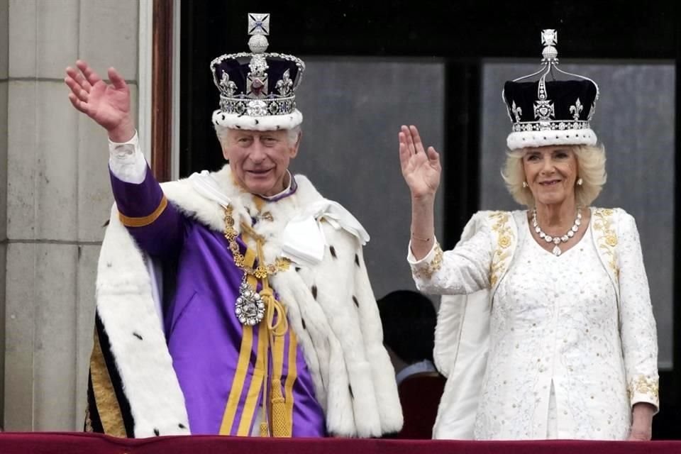 Carlos III y Camila Parker en la coronación.