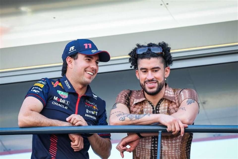 Bad Bunny y el piloto mexicano Sergio Pérez.