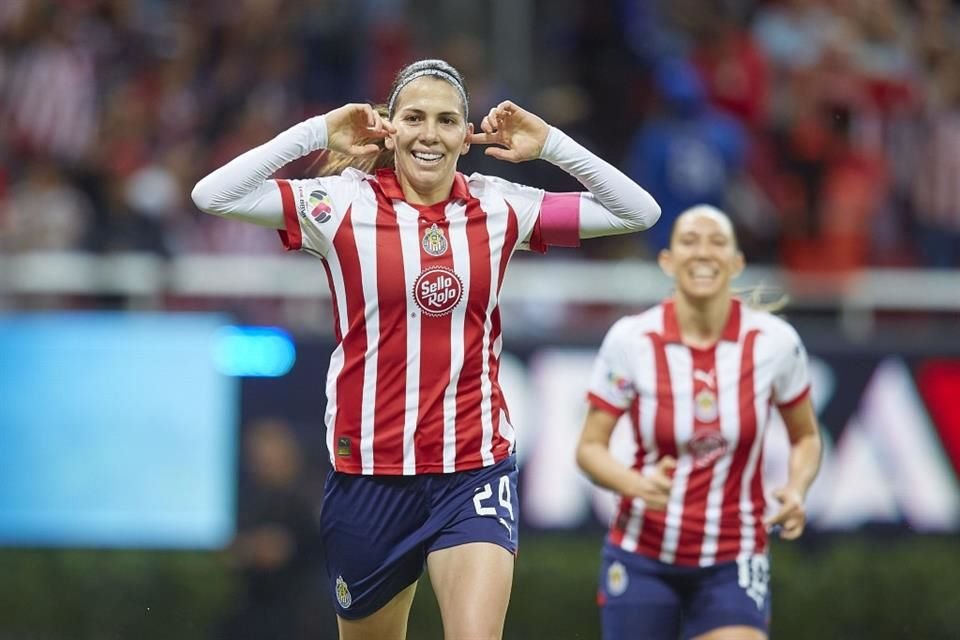 Alicia Cervantes firmó con Chivas hasta 2026.