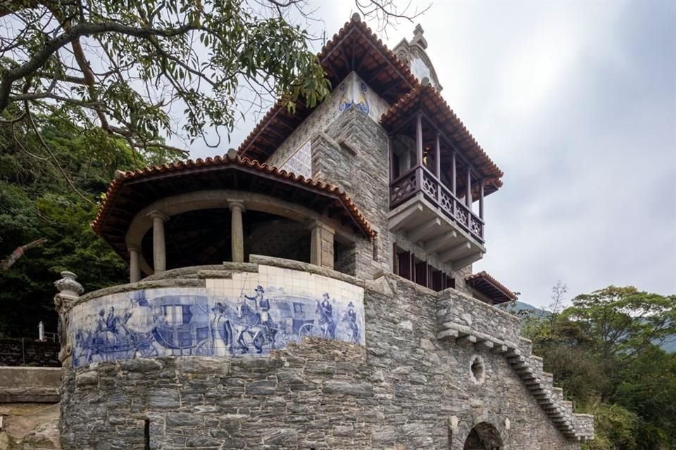 El uso de piedra, resistente a la intemperie, aumenta la durabilidad de las estructuras.