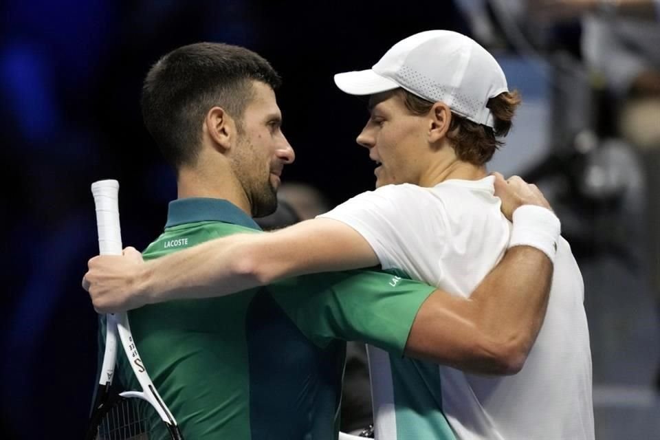Al final, ambos tenistas se fundieron en un fraternal abrazo.