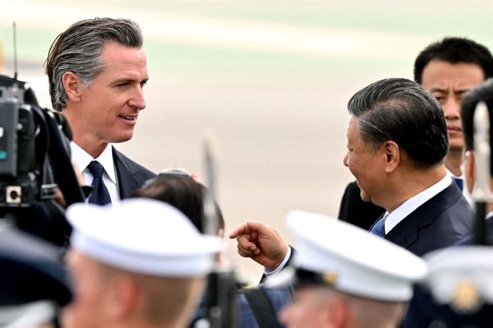 El Gobernador de California, Gavin Newsom, le da la bienvenida a Xi Jinping en San Francisco, el 14 de noviembre.