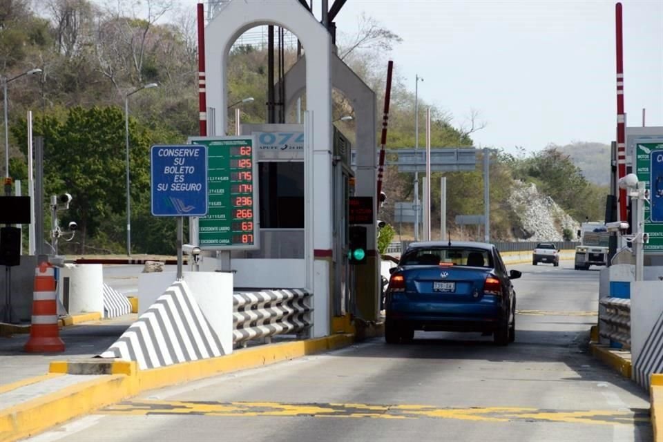 AMLO ratificó el ajuste en las tarifas de peaje de las autopistas operadas por Capufe, pero dijo que en la México-Acapulco no se cobrará.