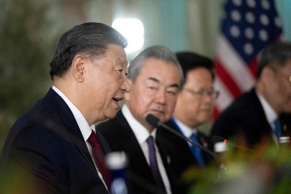 El Presidente Chino Xi Jinping habla durante una reunión con el Presidente de Estados Unidos, Joe Biden.
