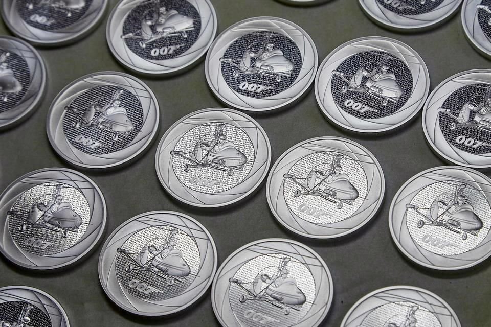 Royal Mint anunció que siete monedas serán puestas en venta con la imagen de James Bond.