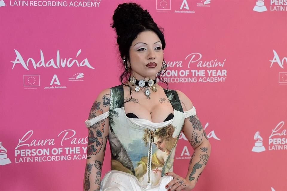 Mon Laferte estrenó el video 'Pornocracia'.