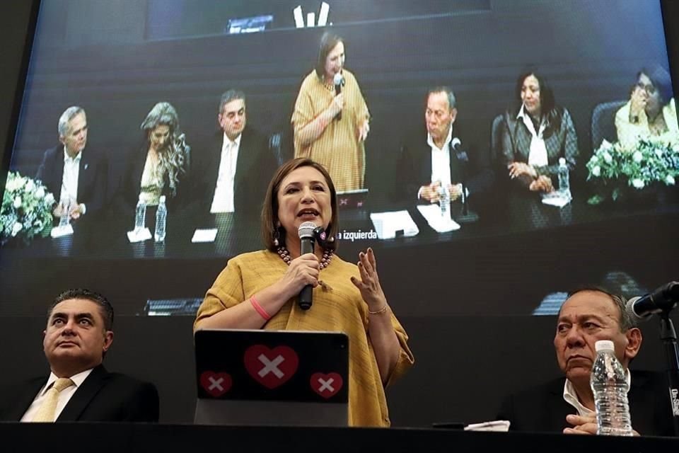 Xóchitl Gálvez se registró como precandidata del PRD.