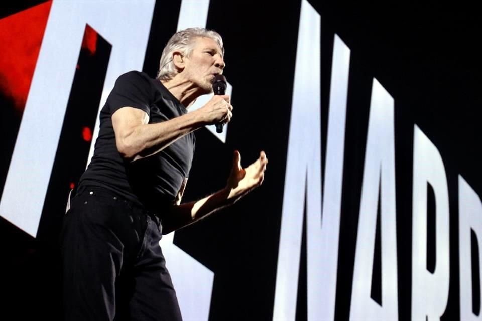 Roger Waters ha sido acusado de incitar el odio e incluso vestirse como nazi.