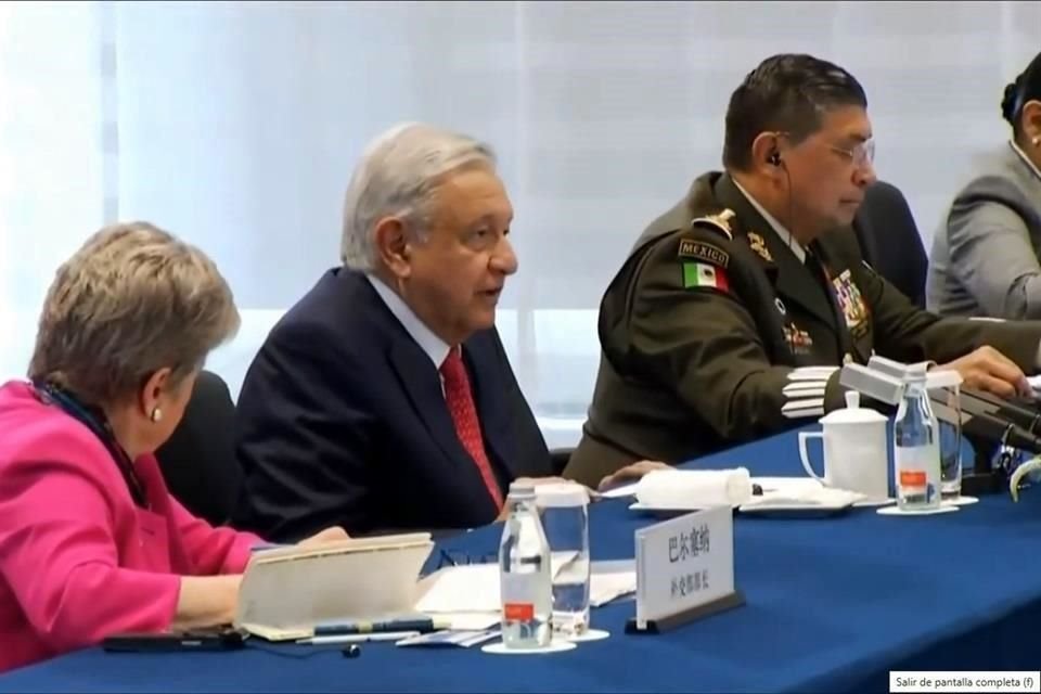 El Presidente López Obrador en la reunión con su homólogo chino.