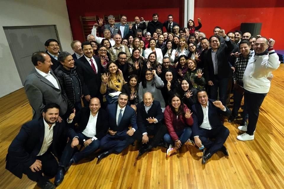 Ganadores, perdedores y hasta políticos de reciente conversión a la 4T sostuvieron una reunión que fue presumida como símbolo de unidad.