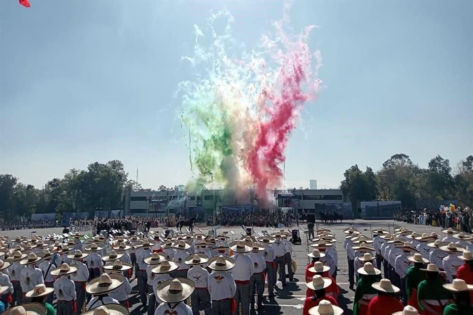 Ensayo en el Campo Militar 1 bajo la supervisión del General de División Ricardo Trevilla Trejo, Jefe del Estado Mayor Conjunto de la Secretaría de la Defensa Nacional (Sedena).