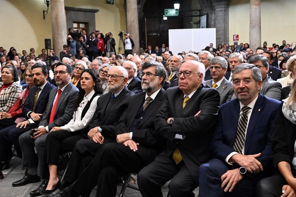 Luisa María Alcalde, Secretaria de Gobernación, estuvo en primera fila junto a los ex Rectores (derecha) José Sarukhán, Francisco Barnés, José Narro y Juan Ramón de la Fuente.