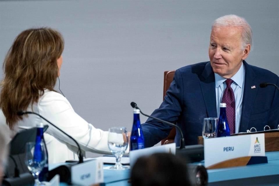 Biden entregó a la peruana la presidencia de APEC.