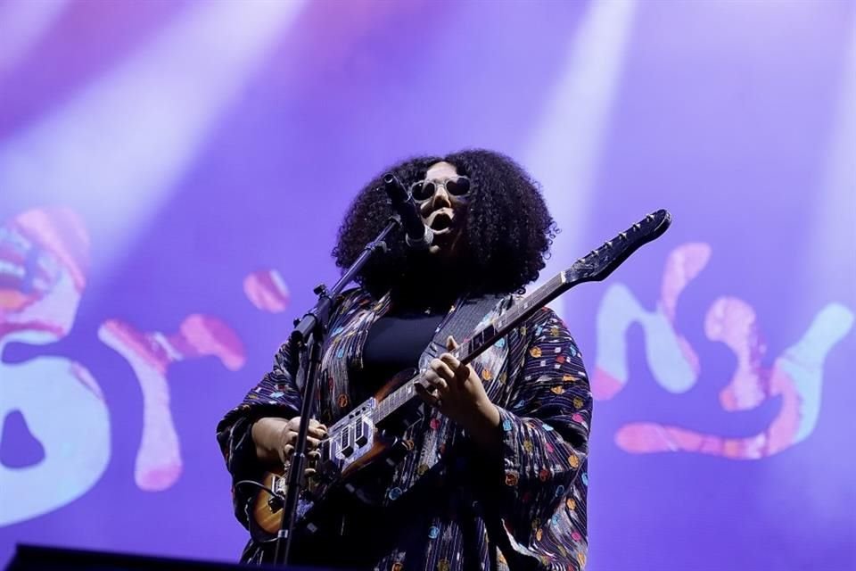 La vocalista de Alabama Shakes, Brittany Howard, cautivó con su voz y guitarra a los asistentes del C. Capital; KennyHoopla prende ánimos.