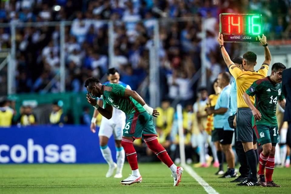 Julián Quiñones debutó con el equipo azteca a los 72 minutos de cambio, pero no pudo hacer mucho en Tegucigalpa.